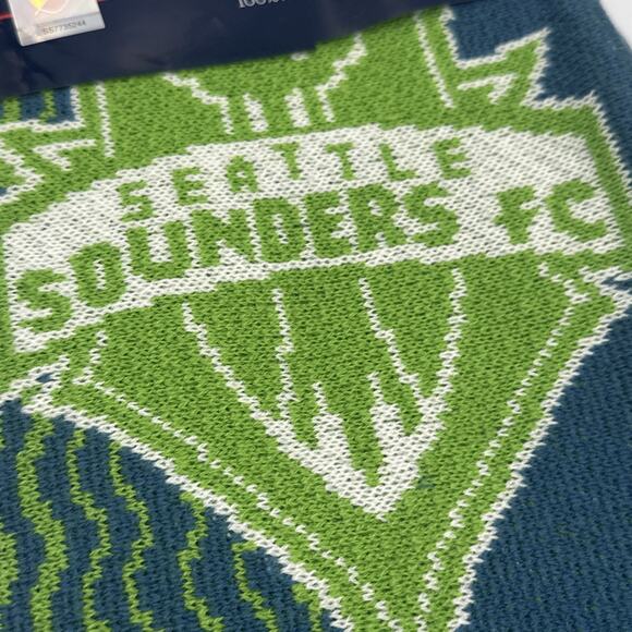 Seattle Sounders MLS Game Day Match Scarves 2 Pack Green & Blue 100% Acrylic - Picture 2 of 7